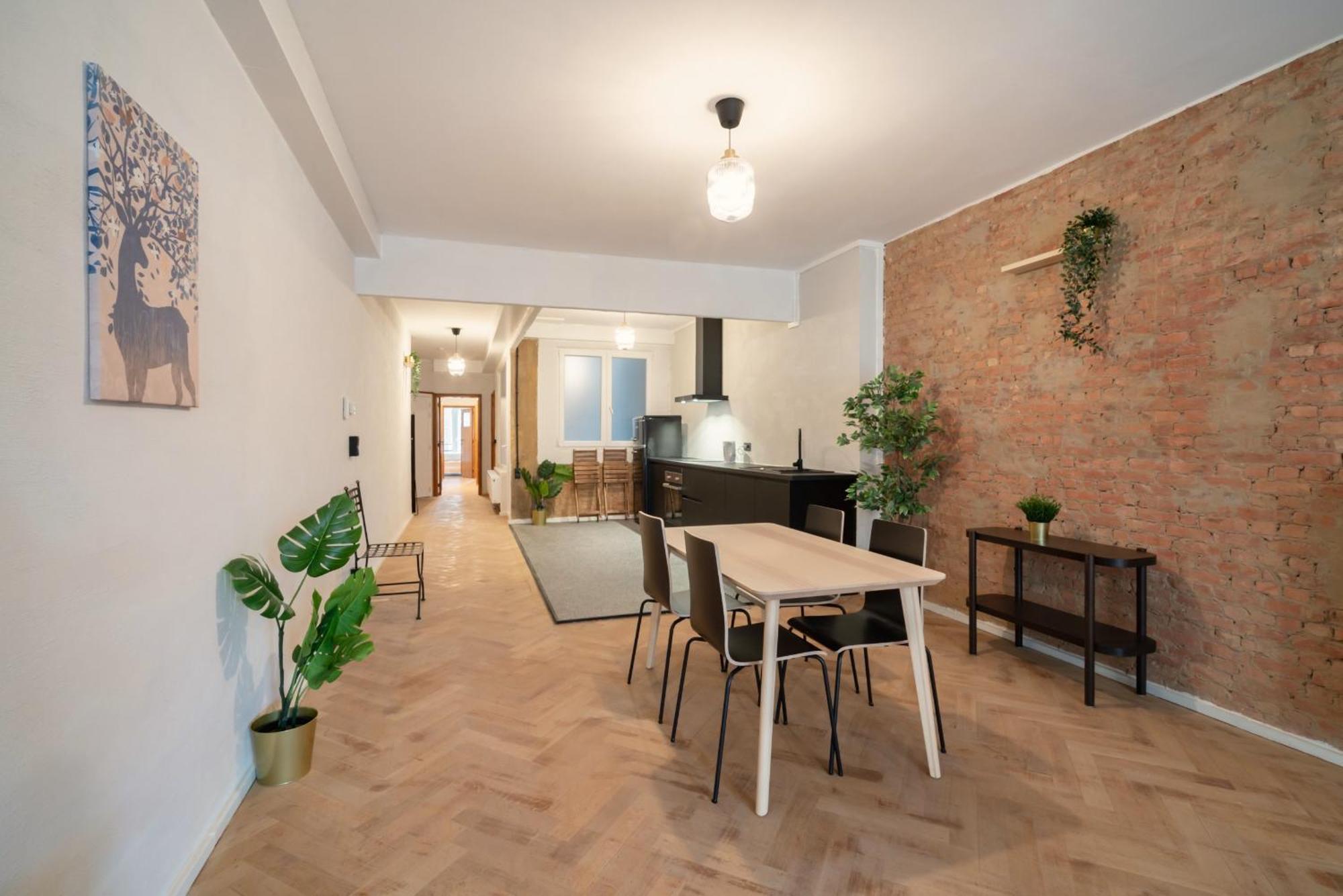 Two-Bedroom Apartments In The Heart Of Антверпен Экстерьер фото