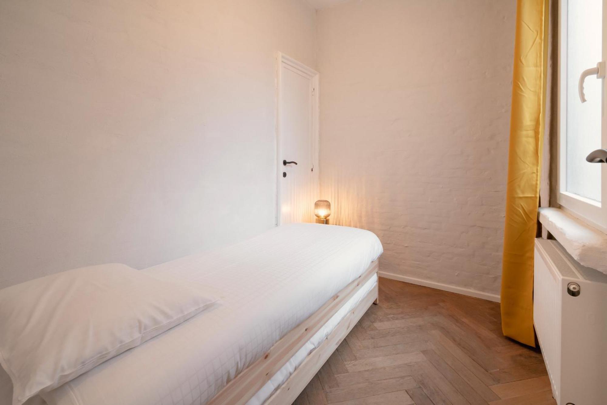 Two-Bedroom Apartments In The Heart Of Антверпен Экстерьер фото