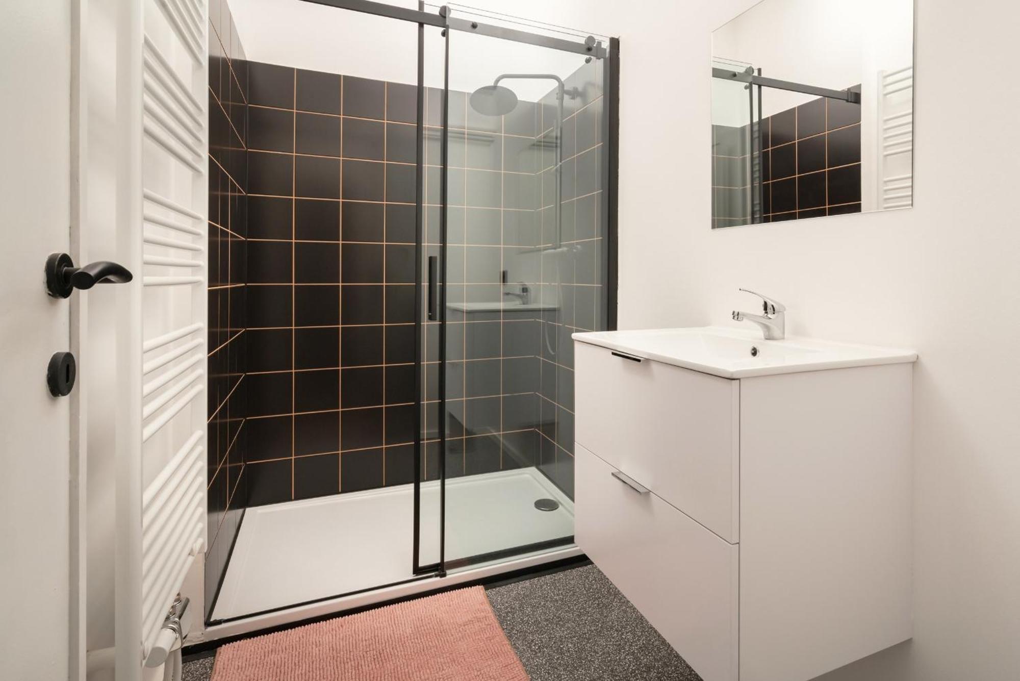 Two-Bedroom Apartments In The Heart Of Антверпен Экстерьер фото