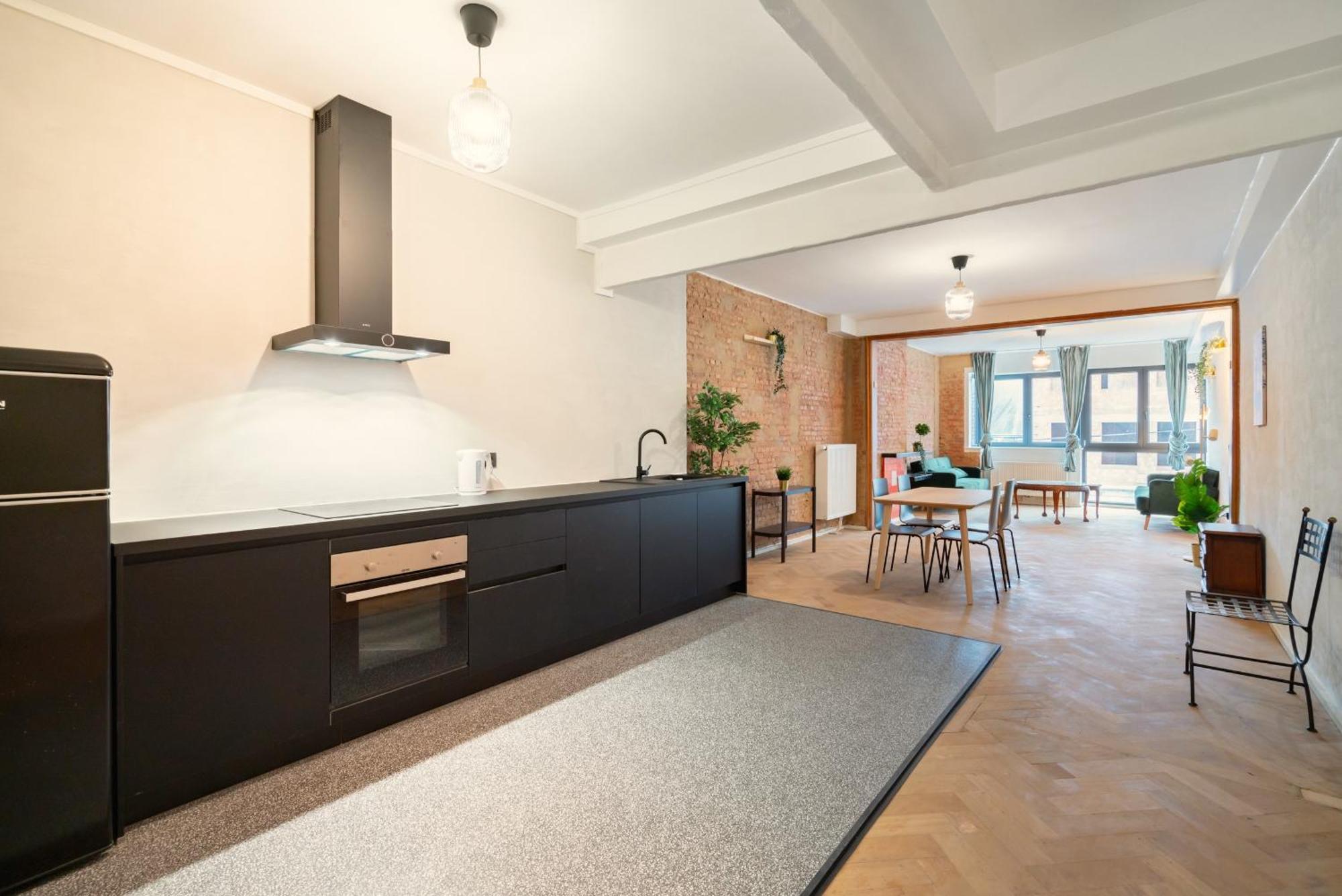 Two-Bedroom Apartments In The Heart Of Антверпен Экстерьер фото